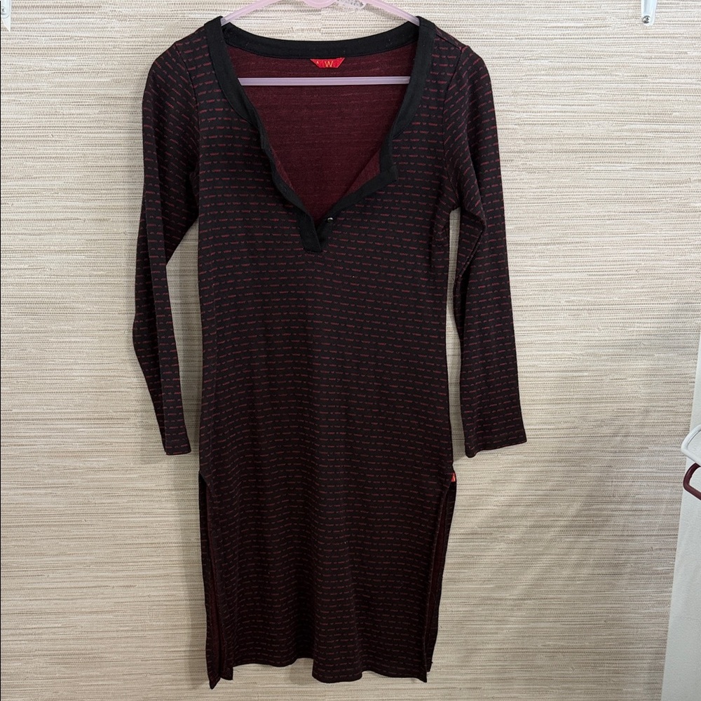 W for Women Long sleeve Henley style Dress V button neck with slits size 6
